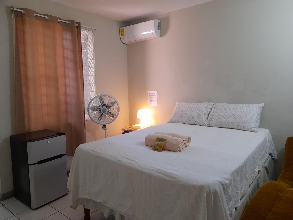 Camelia Rooms Kingston Ngoại thất bức ảnh